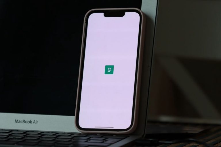 приложения для работы с документами на экране телефона