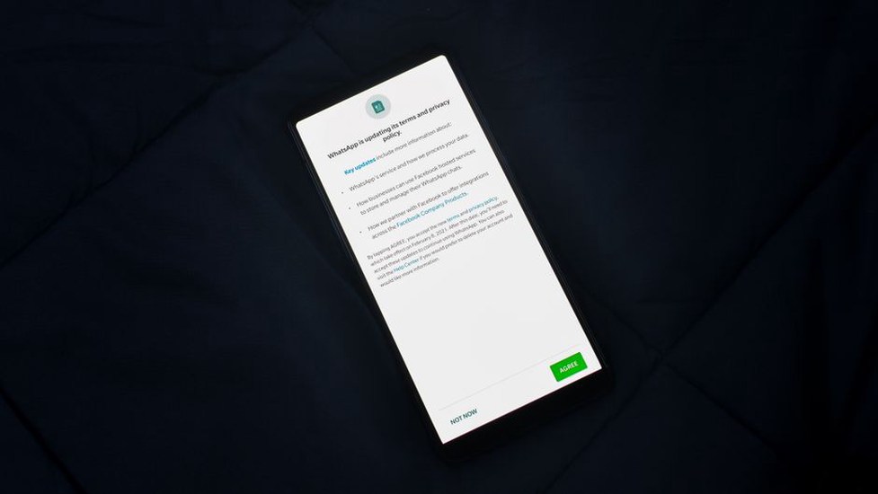 экран с обновлением приложений на смартфоне