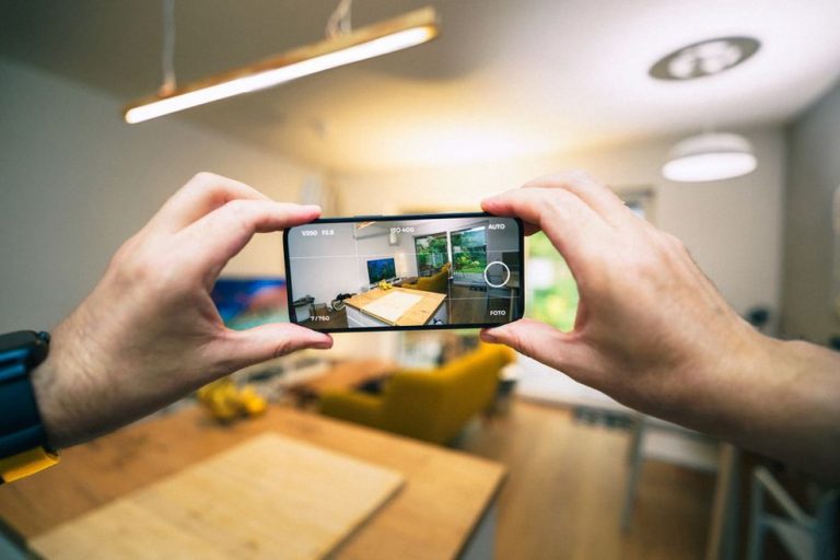 управление освещением гостиной со смартфона
