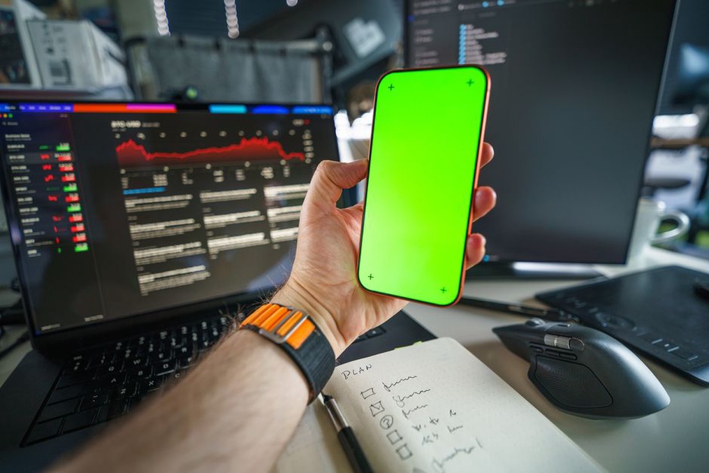 предпросмотр сообщения проверяют на экране смартфона